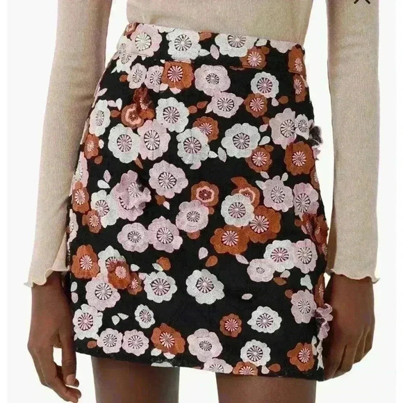 NWT French Connection Astrida Aliyha Floral Lace
Miniskirt Sz 8 in black pink - Picture 3 of 7